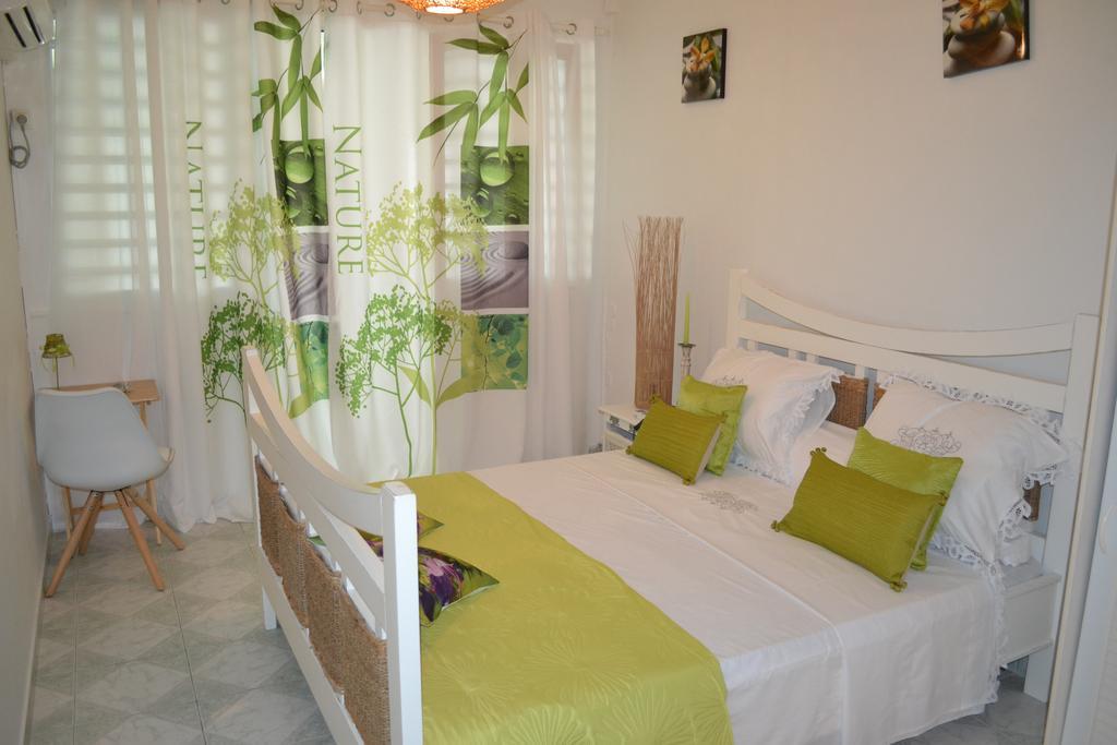 La Nicotoria Apartments Deshaies Extérieur photo